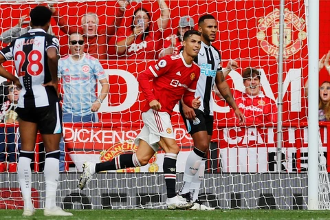 Cận cảnh Ronaldo ghi bàn thắng ngay trận ra mắt Manchester United