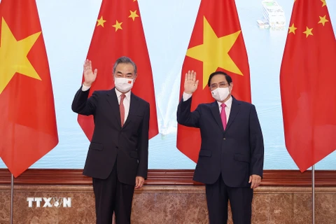 Thủ tướng Phạm Minh Chính tiếp Bộ trưởng Ngoại giao Trung Quốc Vương Nghị. (Ảnh: Dương Giang/TTXVN) 