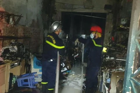 Hà Nội: Kịp thời dập tắt đám cháy, giải cứu 5 người bị mắc kẹt