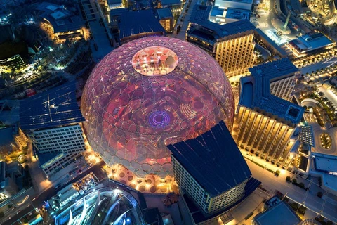 Quảng trường Al Wasl, một trong những quảng trường mái vòm lớn nhất thế giới là tâm điểm của khu tổ hợp EXPO 2020 Dubai.