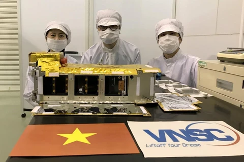 Vệ tinh NanoDragon của Việt Nam chính thức bàn giao cho Nhật Bản ngày 17/8/2021. (Ảnh: Trung tâm Vũ trụ Việt Nam)