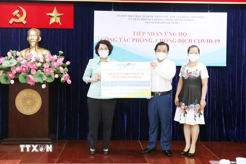 Thành phố Hồ Chí Minh tiếp nhận ủng hộ chống COVID-19 từ doanh nghiệp