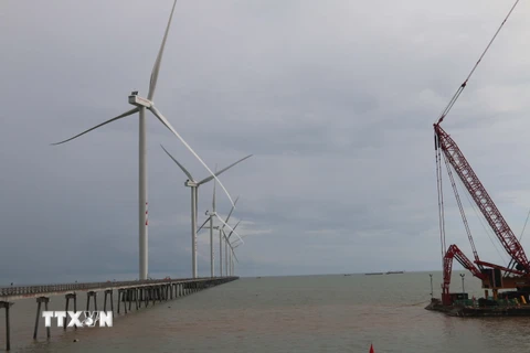Hoàn thành lắp đặt trụ điện gió dự án điện gió Đông Hải 1-Trà Vinh