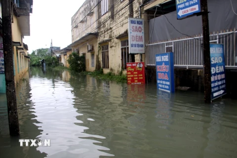 Mưa lớn khiến nhiều tuyến đường và khu dân cư ở Quảng Nam bị ngập