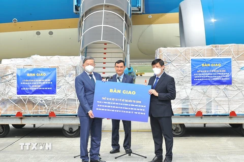 Vietnam Airlines vận chuyển an toàn vật tư y tế phòng dịch từ châu Âu
