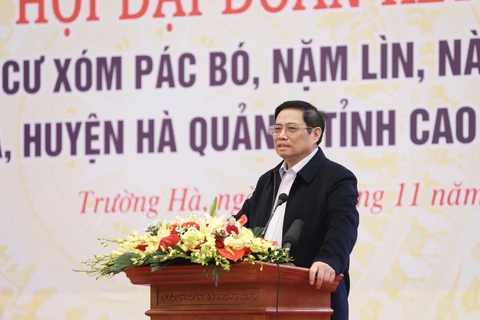 Thủ tướng Phạm Minh Chính phát biểu tại Ngày hội Đại đoàn kết liên khu dân cư xóm Pác Bó, Nặm Lìn, Nà Lẹng (Hà Quảng, Cao Bằng). (Ảnh: Dương Giang/TTXVN)