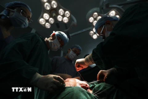 Hà Nội: Phẫu thuật cắt bỏ khối u lớn trên mặt bệnh nhân 52 tuổi