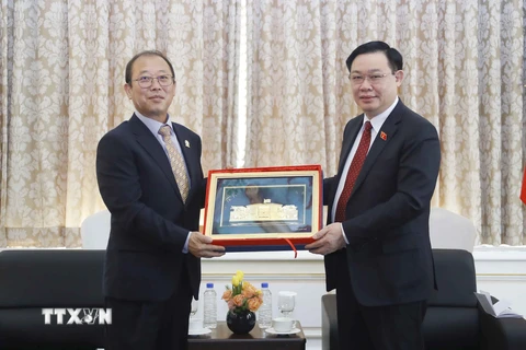 Chủ tịch Quốc hội Vương Đình Huệ tiếp đại diện dòng họ Lý gốc Việt