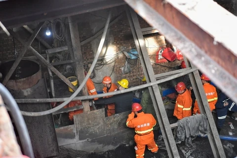 Trung Quốc: 21 thợ mỏ bị mắc kẹt trong mỏ than đá bị ngập lụt