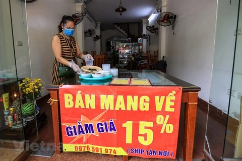 Hà Nội: 'Vùng cam' dừng bán hàng ăn tại chỗ, học sinh học trực tuyến