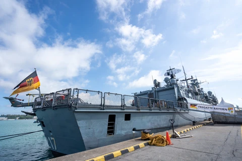 Tàu hộ vệ FGS Bayern của Hải quân Đức lần đầu thăm hữu nghị Việt Nam