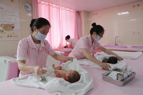 Tỷ suất sinh của Trung Quốc năm 2021 giảm xuống mức thấp kỷ lục
