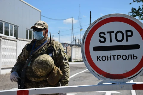 Ukraine tạm đóng cửa một chốt kiểm soát ở khu vực Đông Donbass