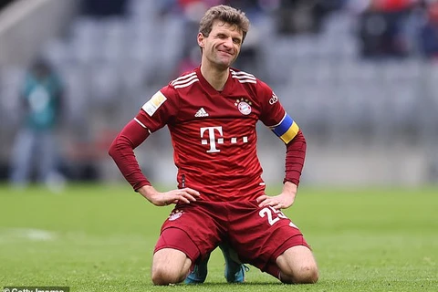 Thomas Mueller đá phản lưới nhà, Bayern chia điểm ngay tại Allianz