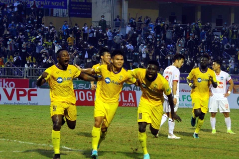 Vòng 3 V-League: Sông Lam Nghệ An hạ HAGL, Hải Phòng tiếp tục dẫn đầu