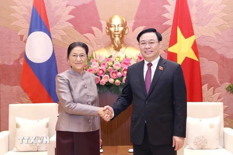 Chủ tịch Quốc hội Vương Đình Huệ tiếp Phó Chủ tịch nước Lào