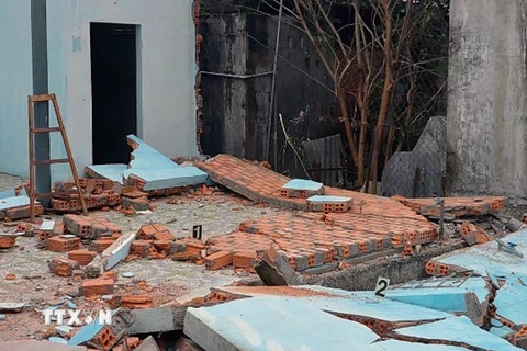 Phú Yên: Sập tường trong quá trình dỡ nhà, khiến 2 bố con tử vong