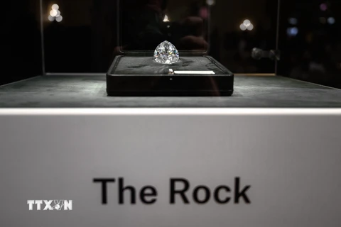 Viên kim cương trắng lớn nhất được bán đấu giá với giá 21,9 triệu USD