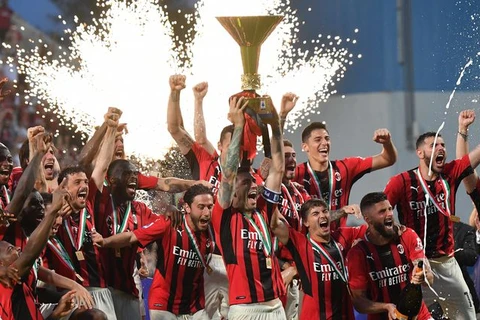 'Hạ gục nhanh' Sassuolo, AC Milan vô địch Serie A sau 11 năm chờ đợi