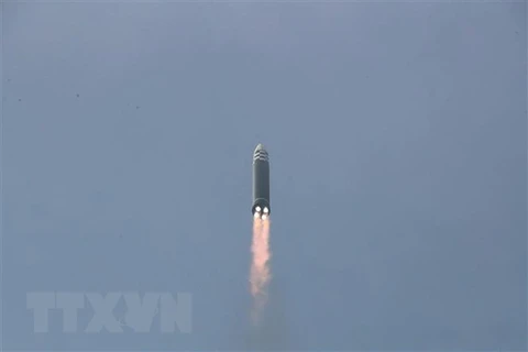 Triều Tiên bắn hai tên lửa đạn đạo chưa xác định ra vùng biển
