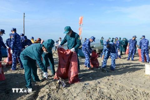 Bộ Tư lệnh vùng Cảnh sát biển 2 đồng hành với ngư dân huyện đảo Lý Sơn
