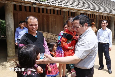 Thủ tướng thăm mô hình du lịch văn hóa cộng đồng tại Vân Hồ