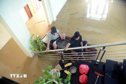 Một số khu vực ở thành phố Sơn La vẫn ngập sâu trong nước