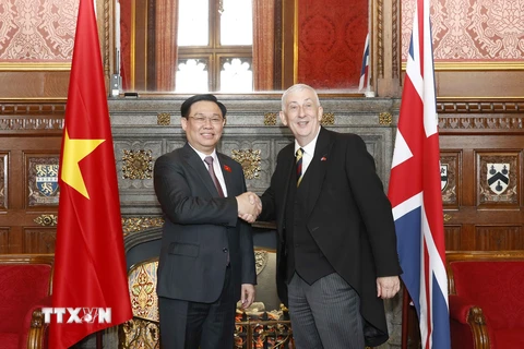 Hình ảnh Chủ tịch Quốc hội hội đàm với Chủ tịch Hạ viện Anh