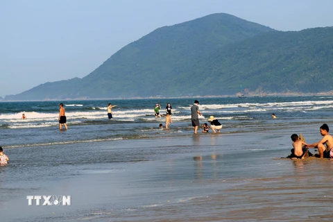 Hà Tĩnh: Mẹ tử vong, con mất tích khi tắm biển Thiên Cầm
