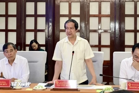 Bộ trưởng Bộ Giáo dục và Đào tạo làm việc với tỉnh Thừa Thiên-Huế