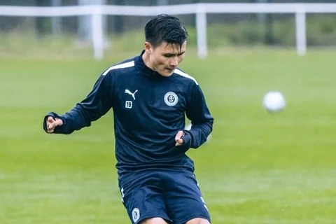 Nguyễn Quang Hải ghi bàn ngay trong trận đấu ra mắt Pau FC