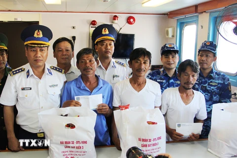 5 ngư dân tỉnh Bình Thuận gặp nạn trên biển đã về với gia đình 