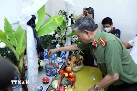 Bộ trưởng Tô Lâm thăm hỏi gia đình 3 chiến sỹ hy sinh khi chữa cháy