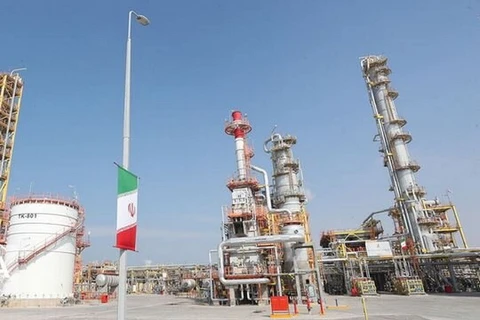 Iran lên kế hoạch khai thác mỏ dầu chia sẻ với Saudi Arabia