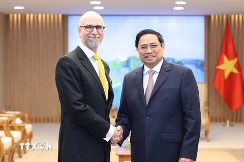 [Photo] Thủ tướng Phạm Minh Chính tiếp Đại sứ Canada Shawn Steil