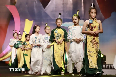 Lễ hội Áo dài trẻ em Việt Nam - Hướng về nguồn cội năm 2022