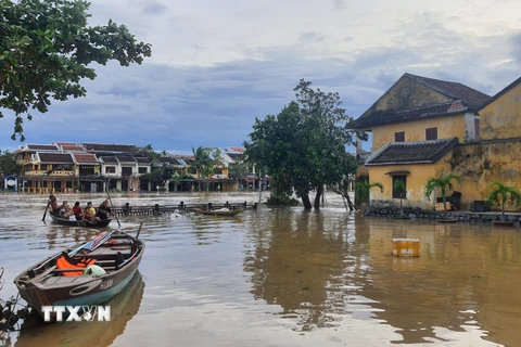 Hình ảnh phố cổ Hội An của Quảng Nam ngập lụt sau bão số 4-Noru
