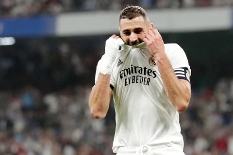 Benzema đá hỏng penalty, Real Madrid đứt mạch toàn thắng