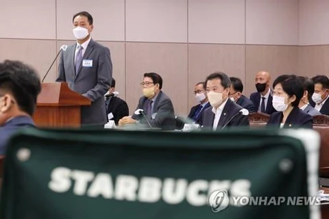 Hàn Quốc: Starbucks đã biết trước về độc tố trong túi gói đồ mang đi