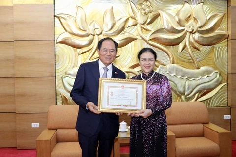 Trao tặng Kỷ niệm chương cho Đại sứ Hàn Quốc tại Việt Nam