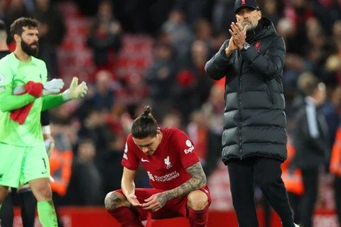 Premier League: Man City lên ngôi đầu, Chelsea và Liverpool bại trận