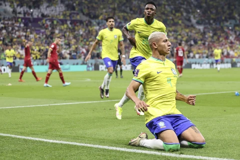 Richarlison lập cú đúp giúp tuyển Brazil đánh bại Serbia
