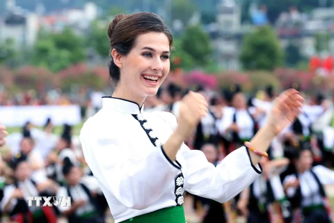 Các thí sinh Hoa hậu Du lịch thế giới trải nghiệm Nghệ thuật Xòe Thái