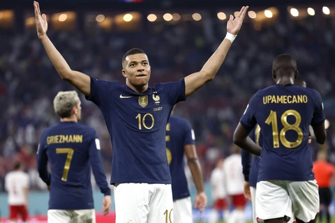 Mbappe tỏa sáng mang vé vào vòng 1/8 World Cup 2022 về cho Pháp sớm 1 lượt trận (Ảnh: AFP/TTXVN)