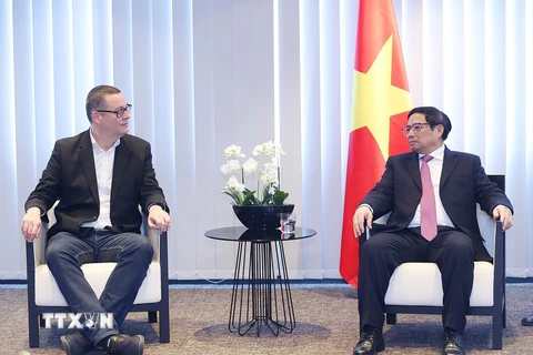 Thủ tướng Phạm Minh Chính gặp Chủ tịch đảng Lao động Bỉ Raoul Hedebouw