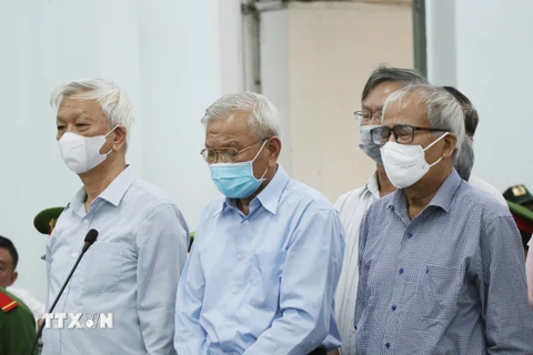 Ba nguyên lãnh đạo Ủy ban Nhân dân tỉnh Khánh Hòa ra hầu tòa