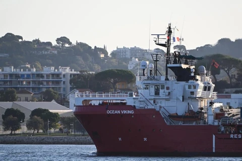 Italy cho phép tàu Ocean Viking chở 113 người di cư cập cảng