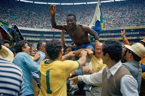 Những hình ảnh đáng nhớ trong sự nghiệp của 'Vua bóng đá' Pele