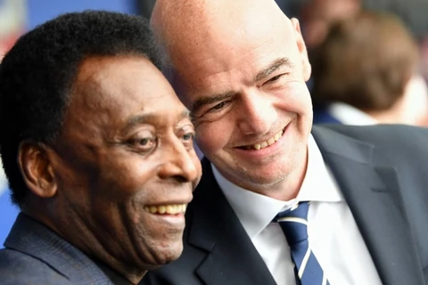 Thế giới bóng đá tiếc thương vĩnh biệt huyền thoại Pele