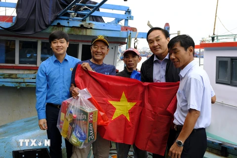 Ngư dân Khánh Hòa ra quân chuyến khai thác hải sản xuyên Tết Quý Mão